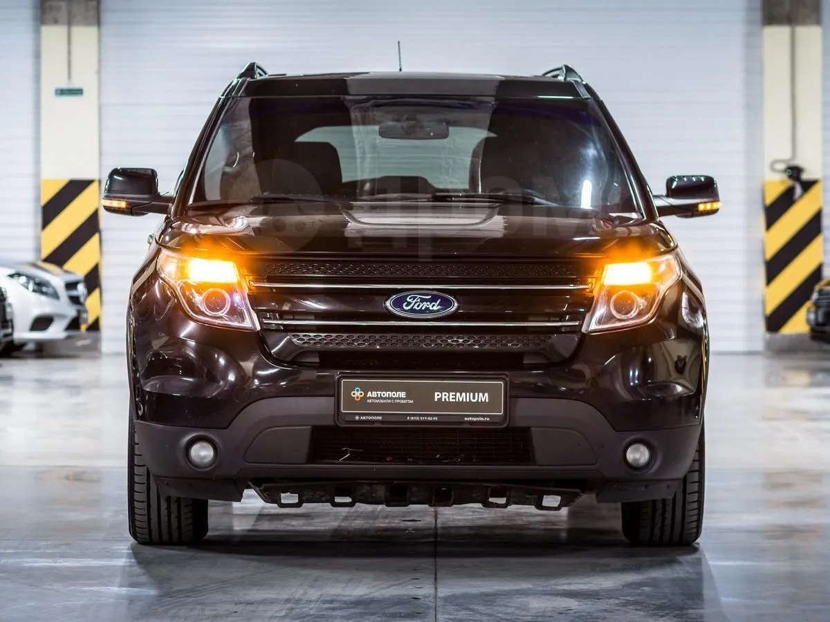 Ford Explorer Image 3