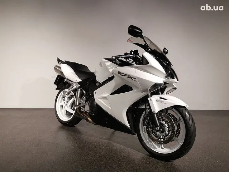 Honda VFR Image 6